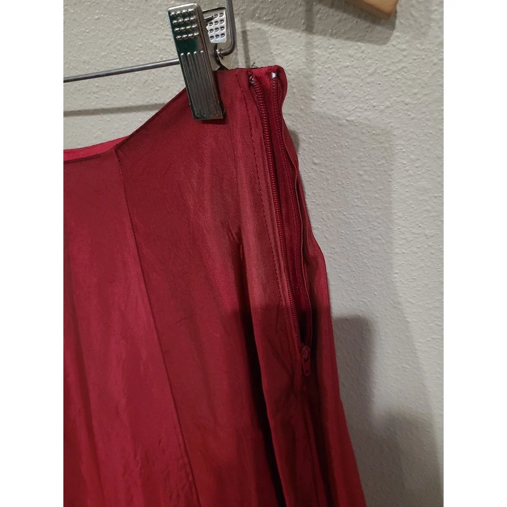 VTG. City Triangles Women SZ 5/6 Red Maxi Skirt black tulle Trimmed under slip.